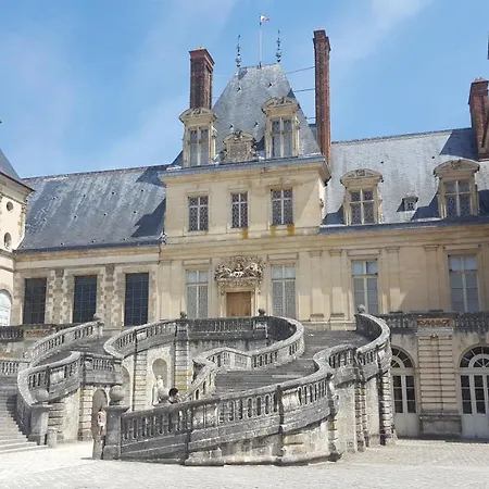 Bed & Breakfast Apakabar - Proche Gare Melun, Parking Prive, Netflix La Rochette (Seine-et-Marne)