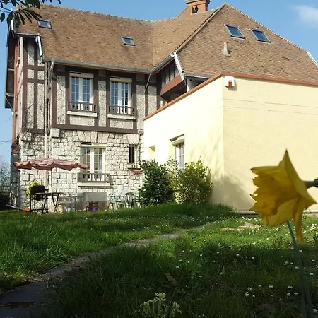 Apakabar - Proche Gare Melun, Parking Prive, Netflix Bed & Breakfast 3*
